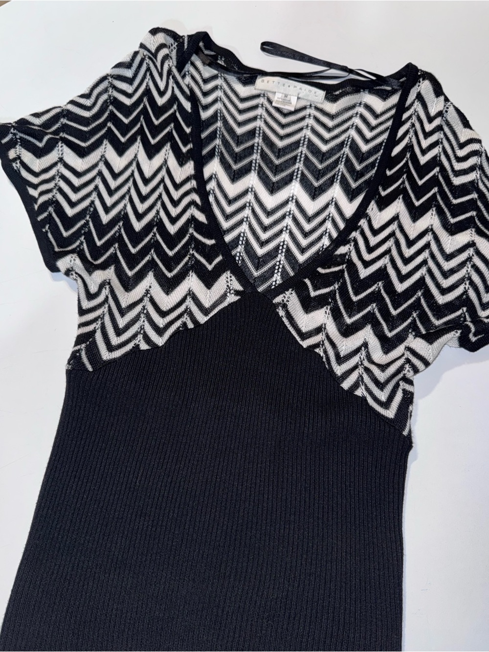 Vintage Bette Paige Black & White Chevron Knit V-Neck Top - Picture 6 of 7